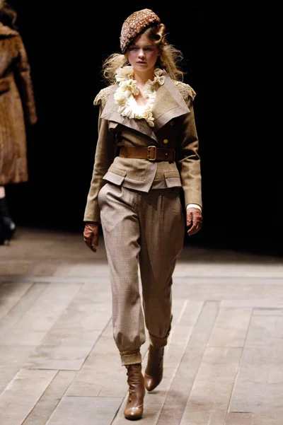 Look 16